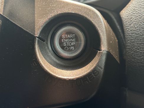 Used 2023 Jeep Renegade Altitude AWD/4WD image 22