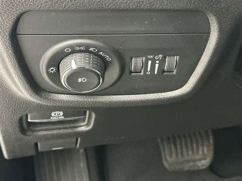 Used 2022 Jeep Grand Cherokee L Limited w/ Black Appearance Package image 26