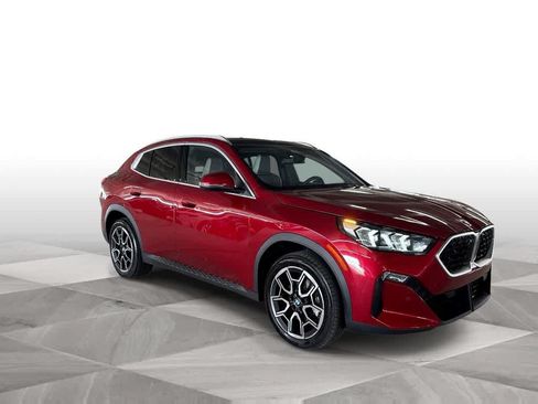 Used 2025 BMW X2 xDrive28i w/ Premium Package AWD/4WD image 2