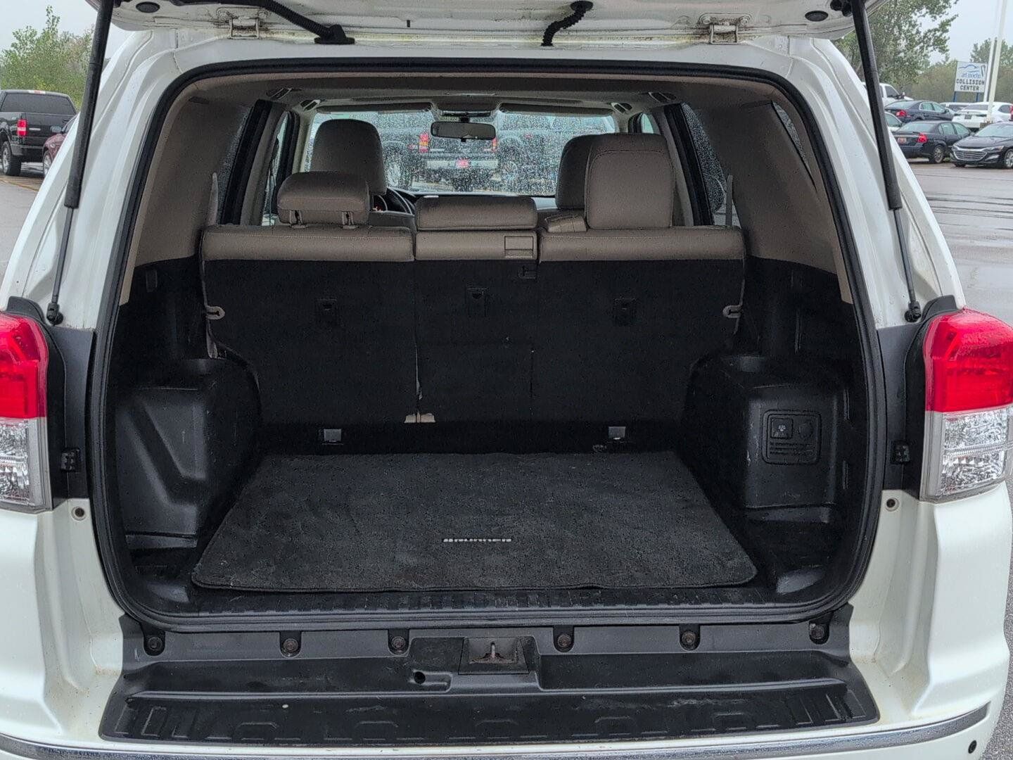 Used 2011 Toyota 4Runner SR5 w/ Premium Pkg w/Leather AWD/4WD image 5