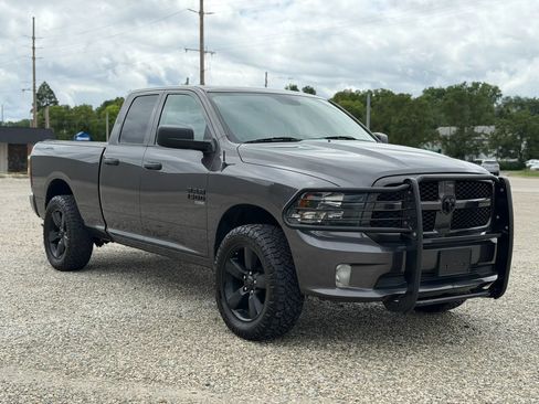 Used 2019 RAM 1500 Express w/ Express Value Package AWD/4WD image 3