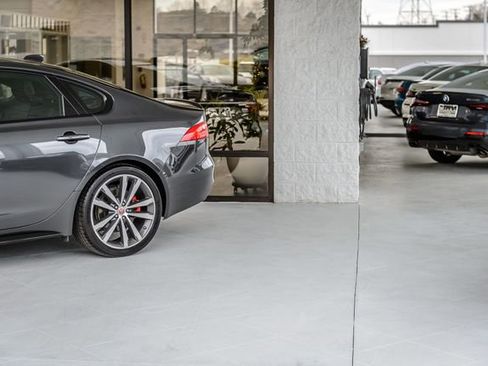 Used 2018 Jaguar XF S image 55