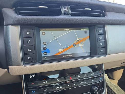 Used 2017 Jaguar XF Prestige RWD image 22
