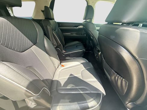 Used 2025 Hyundai Palisade SEL FWD image 26