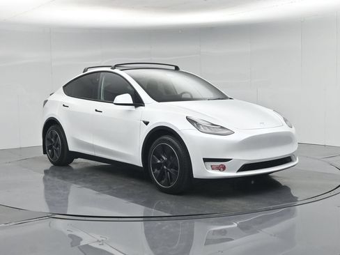 Used 2023 Tesla Model Y Long Range AWD/4WD image 53