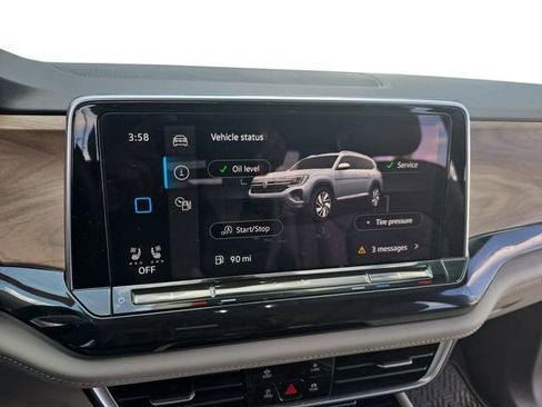 Used 2024 Volkswagen Atlas SE w/ Panoramic Sunroof Package FWD image 9