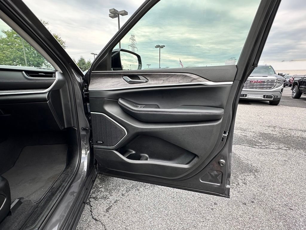 Used 2022 Jeep Grand Cherokee L Limited AWD/4WD image 15