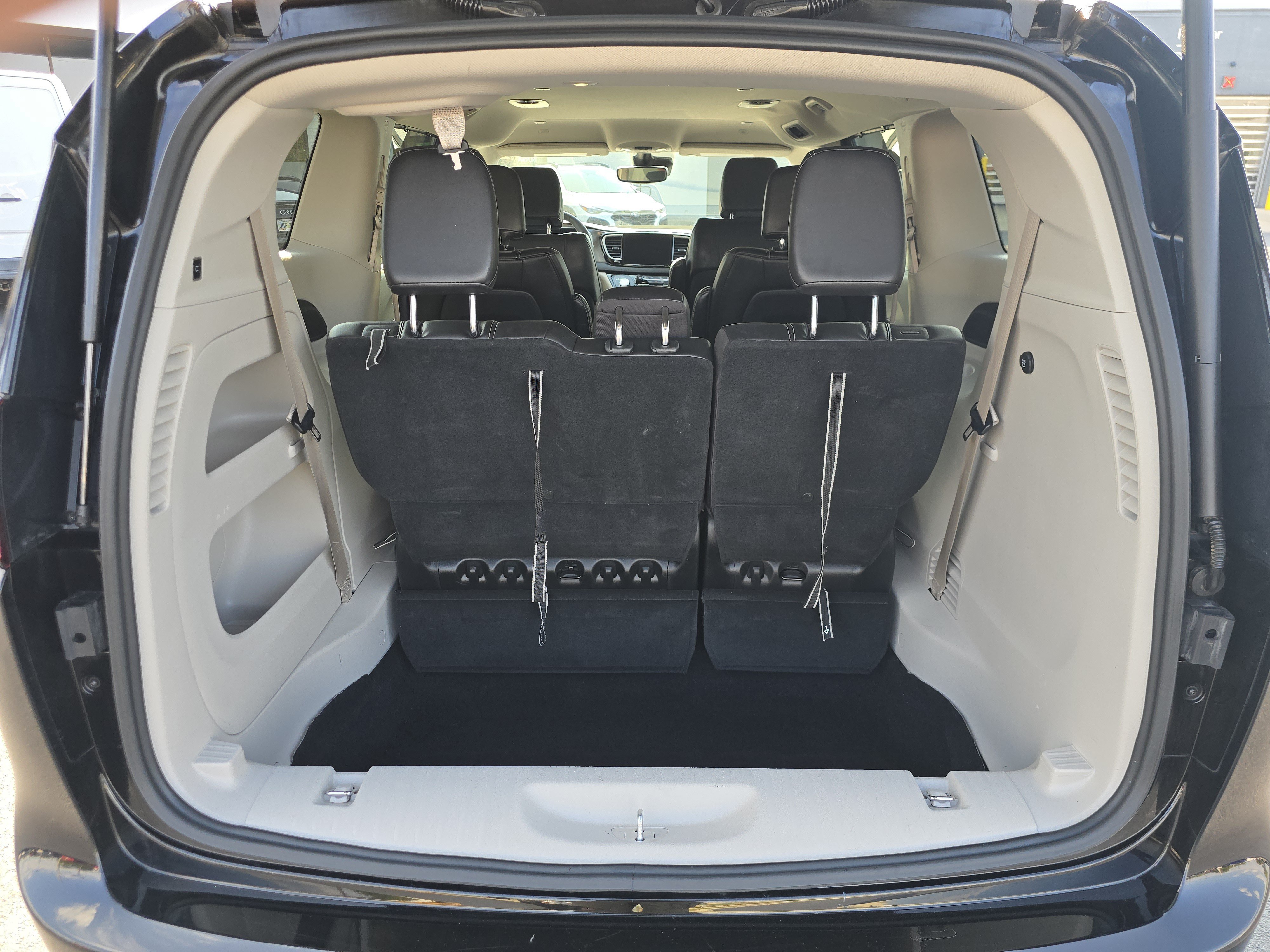 Used 2024 Chrysler Pacifica Touring-L FWD image 15