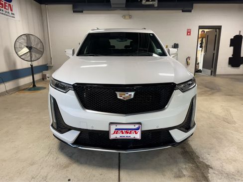 Used 2021 Cadillac XT6 Sport w/ Platinum Package image 2