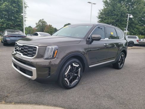 Used 2023 Kia Telluride S FWD image 7