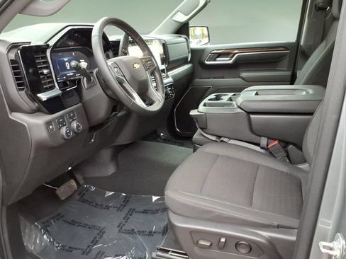 Used 2025 Chevrolet Silverado 1500 LT AWD/4WD image 11