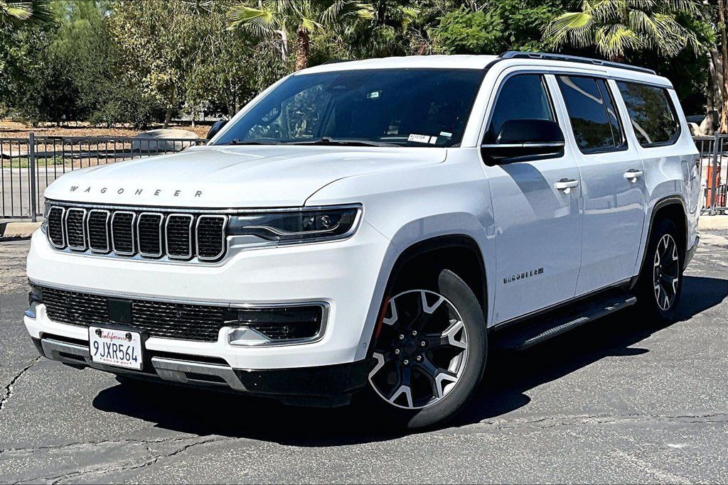 Certified 2024 Jeep Wagoneer L Series III w/ Flexible Seating Group AWD/4WD image 2