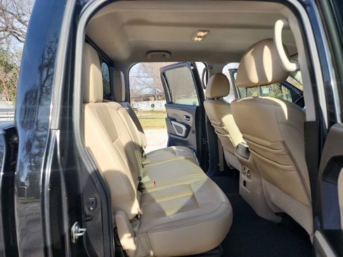 Used 2016 Nissan Titan SL image 38