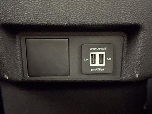 Certified 2025 Toyota Tacoma SR5 image 33