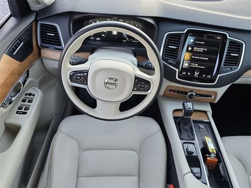 Used 2022 Volvo XC90 T6 Momentum w/ Climate Package image 16