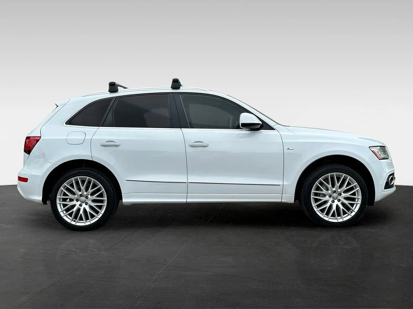 Used 2017 Audi Q5 2.0T Premium Plus w/ Technology Package AWD/4WD image 8