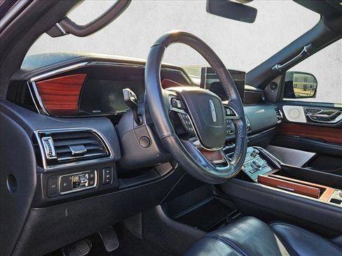 Used 2022 Lincoln Navigator Reserve image 9