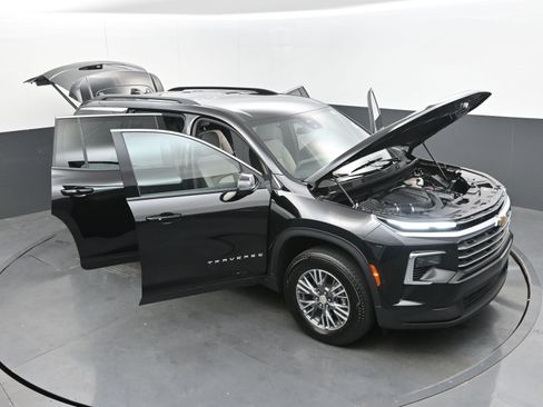 Certified 2025 Chevrolet Traverse LT image 40