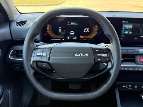 Used 2025 Kia K4 LXS image 29