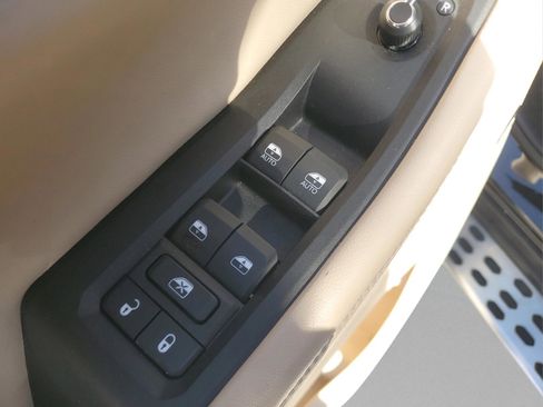 Certified 2023 Jeep Grand Cherokee 4WD 4xe w/ Luxury Tech Group II image 15