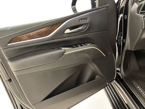 Used 2024 Cadillac Escalade ESV Sport Platinum w/ LPO, ONYX Package AWD/4WD image 13
