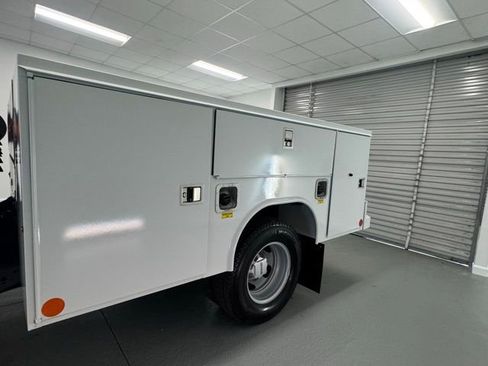 New 2026 GMC Sierra 3500 Pro w/ Convenience Package image 9