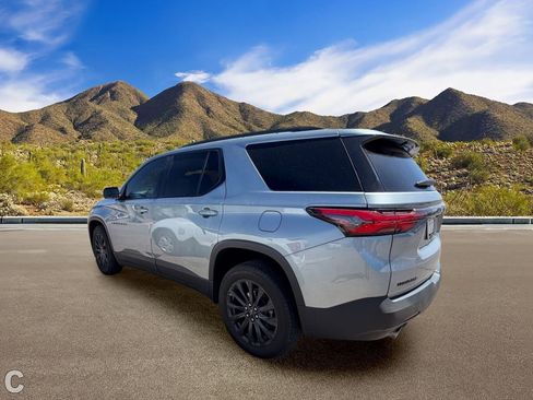 Used 2023 Chevrolet Traverse RS FWD image 3