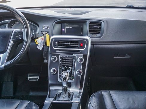 Used 2016 Volvo S60 T6 R-Design Platinum image 16