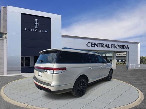 Certified 2024 Lincoln Navigator L Reserve AWD/4WD image 2