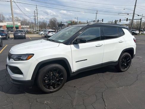 Used 2023 Jeep Compass Altitude image 3