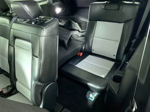 Used 2022 Ford Explorer XLT w/ Equipment Group 202A image 23