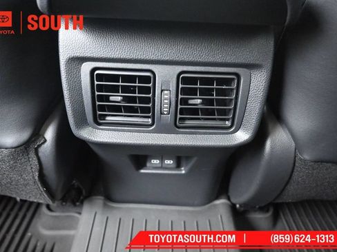 Used 2023 Toyota Venza XLE AWD/4WD image 26