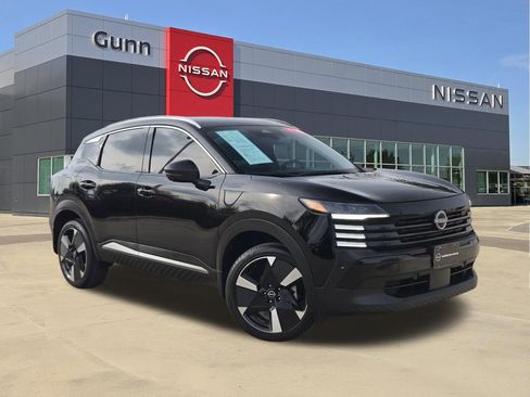 Certified 2025 Nissan Kicks SR image 1