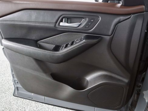 Used 2022 Nissan Rogue SL w/ SL Premium Package image 24