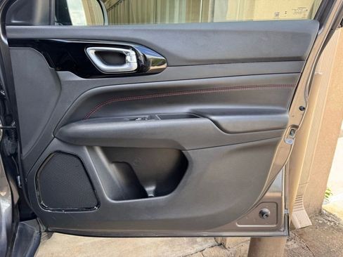 Used 2024 Jeep Compass Trailhawk image 18