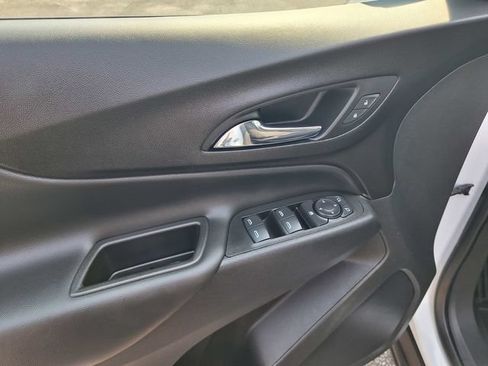 Used 2022 Chevrolet Equinox LT FWD image 17