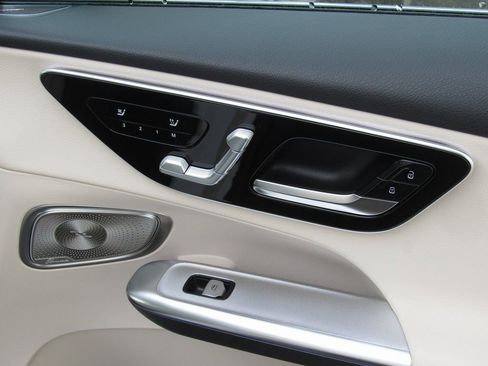 New 2026 Mercedes-Benz GLC 300 4MATIC image 21