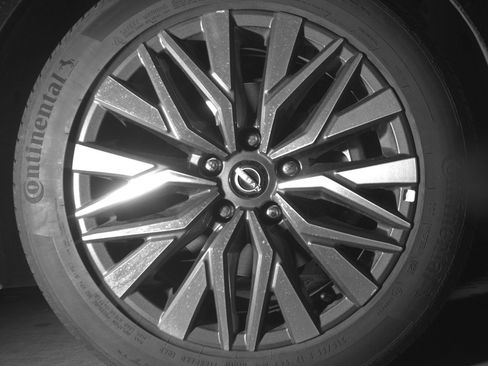Used 2025 Nissan Altima 2.5 SV FWD image 13