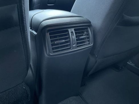 Used 2018 Nissan Rogue SV image 21