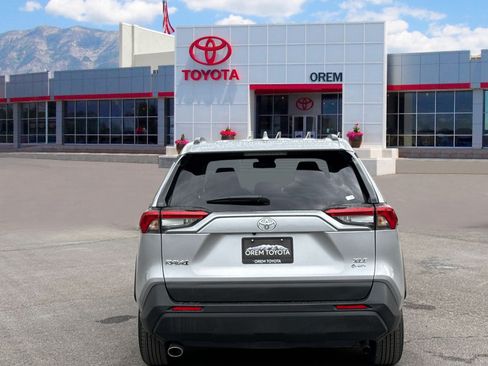 Used 2025 Toyota RAV4 XLE AWD/4WD image 5