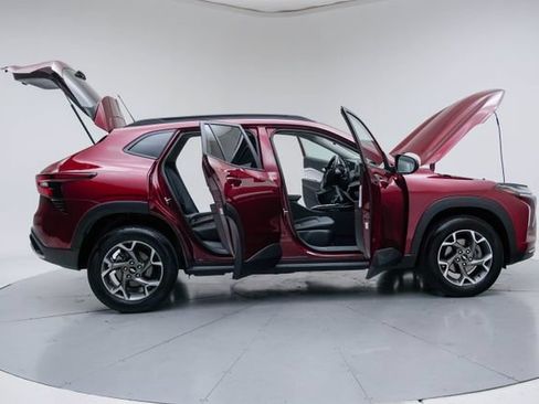 Used 2025 Chevrolet Trax LT FWD image 15