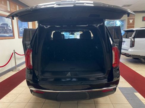 Used 2023 GMC Yukon XL SLT AWD/4WD image 6