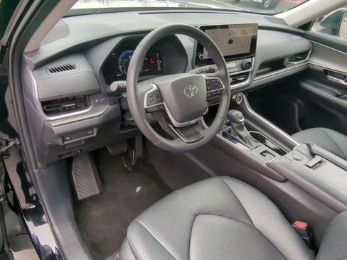 Certified 2025 Toyota Grand Highlander XLE image 9