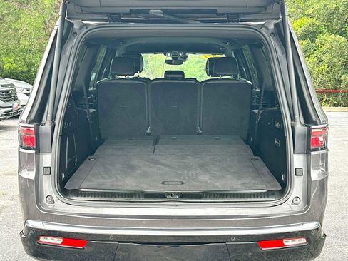 Used 2024 Jeep Wagoneer L Series II RWD image 28