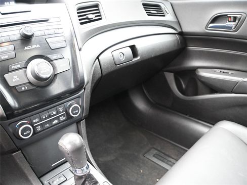 Used 2018 Acura ILX w/ AcuraWatch Plus Package image 4