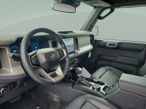 New 2026 Ford Bronco Outer Banks w/ Black Appearance Package AWD/4WD image 16