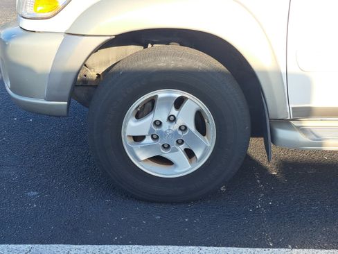 Used 2004 Toyota Sequoia SR5 image 4