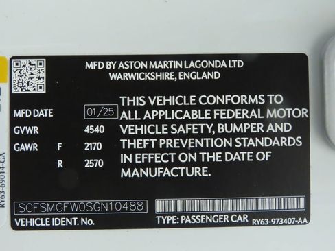 Used 2025 Aston Martin V8 Vantage Coupe image 31