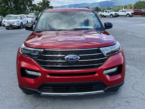 Used 2024 Ford Explorer XLT w/ Equipment Group 202A AWD/4WD image 4