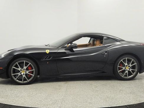 Used 2012 Ferrari California RWD image 2